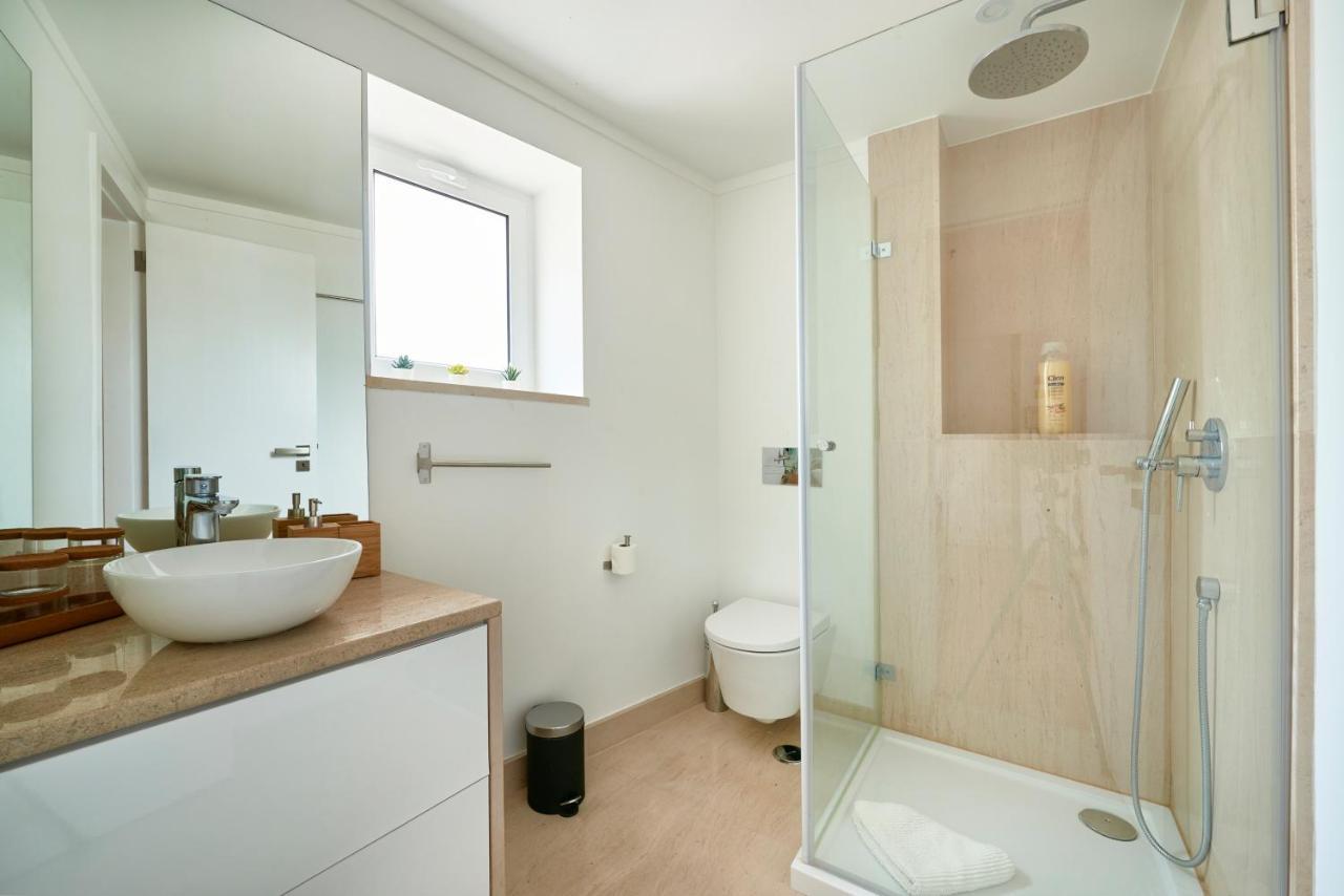 Cozy Flat In Santa Apolonia Apartman Lisboa Kültér fotó